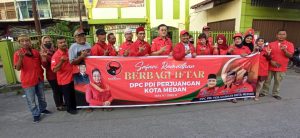 DPC PDI P Medan Dan PAC Medan Labuhan Bagikan Takjil Gratis Ke Warga