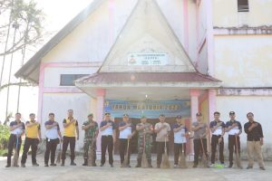 Wujud Nyata Sinergitas TNI Polri Kabupaten Pakpak Bharat Dalam Giat Bersama Membersihkan Rumah Ibadah