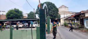 Babinsa Koramil 0201-01/MP Bergotong Royong Dalam Rangka Renovasi Kantor nya.