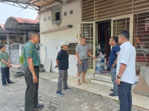Babinsa Pulo Brayan Darat II Mediasi Keributan Keluarga di Komplek Jemadi