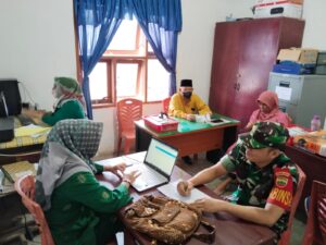 Babinsa Laksanakan Puldata di Kantor Kelurahan