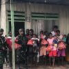 Satgas Yonif 123/Rajawali Bantu Masyarakat Terdampak Banjir di Asmat