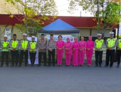 Polres Sibolga Berbagi Takjil Kepada Masyarakat Pengguna Jalan, Sambut Bulan Puasa