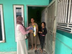 Management Pembangunan Sedu Coffee Desa Sei Rotan Dusun II Berbagi Paket Sembako Kepada Warga