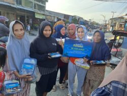Pelindo Regional 1 Bagikan Takjil Gratis kepada Masyarakat di Sekitar Pelabuhan