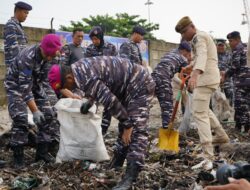 LAUT MEMANGGIL, PRAJURIT DAN WARGA BERGERAK: KODAERAL 1 BERSIHKAN PANTAI OLO