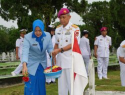 JEJAK PENGABDIAN 81 TAHUN TNI AL: KODAERAL I TABUR BUNGA, HORMATI JASA PARA PAHLAWAN DI TMP BUKIT BARISAN