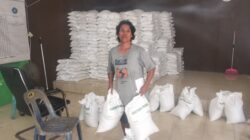 Penyaluran Beras di Kelurahan Tanjung Mulia Hilir Berjalan Tertib, Isu Kepling Jual Kupon Dipastikan Hoax.