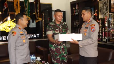 Kapolres Binjai dan Kapolres Langkat Berikan Surprise HUT TNI ke-81, Perkuat Sinergitas TNI-Polri*
