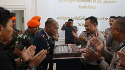 Wujud Sinergisitas TNI-Polri, Kapolrestabes Medan Sambangi Mako Menhanud 1 Pasgat pada Peringatan HUT Ke-81 TNI