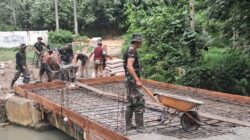 Kodim 0207/Simalungun Pembangunan Jembatan Gantung di Nagori Kahean Progres 67 Persen