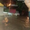 Gerak Cepat Babinsa Kodim 0201/Medan Bantu Evakuasi Warga Terdampak Banjir 