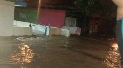 Gerak Cepat Babinsa Kodim 0201/Medan Bantu Evakuasi Warga Terdampak Banjir 